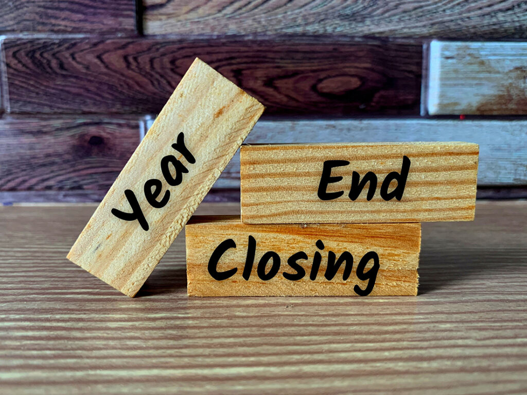o que significa year-end closing